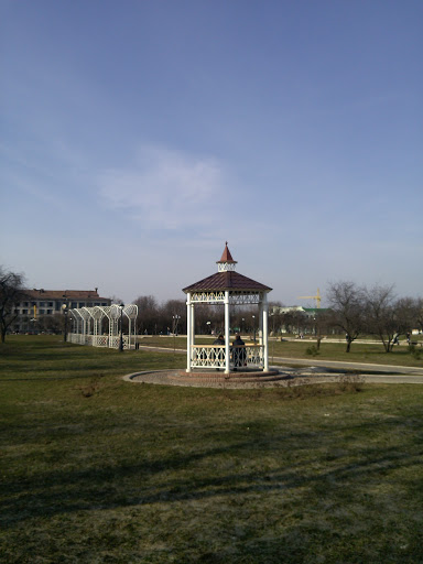 Loshitsky Park, Rotonda