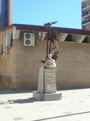 Estatua a Ignacio Sánchez Megías