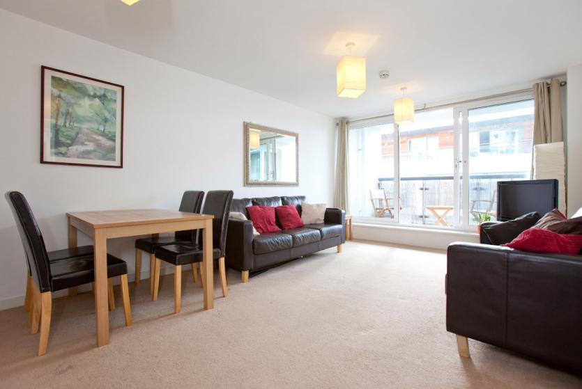 Pleasant two bedroom Wandsworth apartment, London