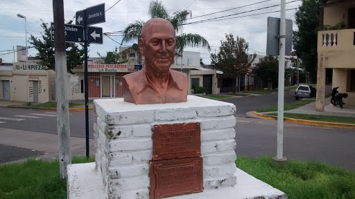 Busto Tte Juan Domingo Peron