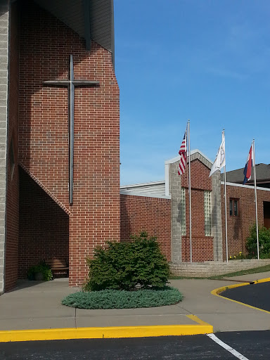 Kearney Trinity Lutheran Church Cross & Flags