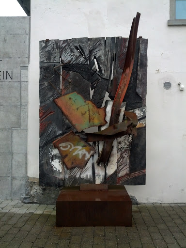 Skulptur An Der Uni Liechtenstein