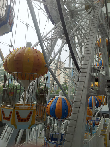 Ferris Wheel at E!Hub Pasir Ris