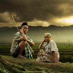 old and dusk by Alamsyah Rauf - People Family ( people )