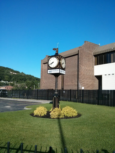 Clock at Rollstone Bank