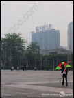 Sandy体育中心广场放风筝，都飞不起身，唉！好累哦！