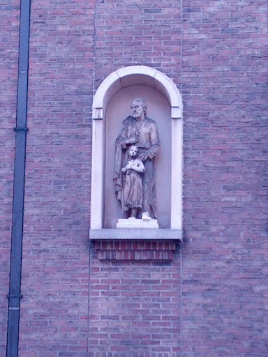 Statue in the Wall