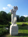 Nő Statue