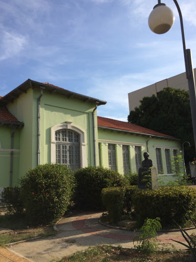 Biblioteca Cromwell De Carvalho