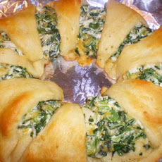 Spinach Chicken Wreath