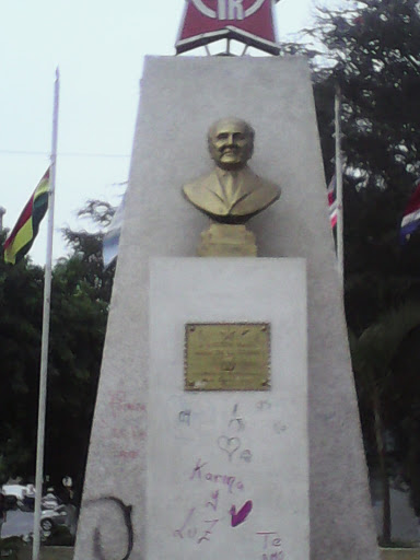 Busto Raul Haya De La Torre