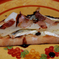 Grilled Ciabatta with Pears, Prosciutto, and Cheese