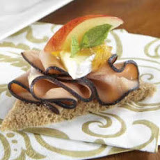 KRETSCHMAR® Black Forest Turkey and Apple Chutney Toast Points