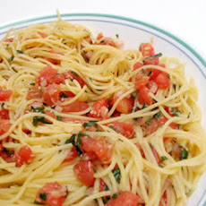 Pasta with Fresh Tomato Sauce