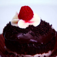 Vegan, Soy-Free, Nut-Free Fudge, Mint and Raspberry Cupcakes