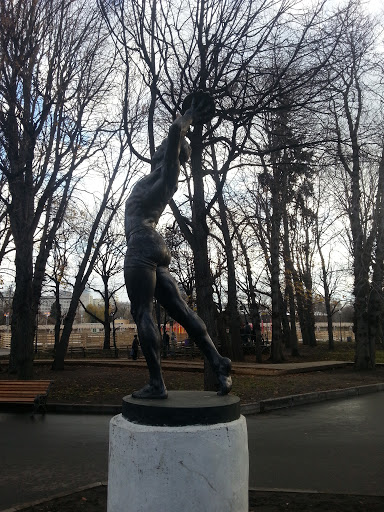 Памятник Метателю Диска
