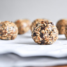 Quick + Easy No Bake Oatmeal Peanut Butter Bites