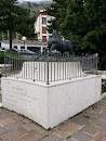 Rocca di Cambio - Statua Equestre