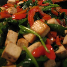 Penne With Roasted Tofu, Peppers and Spinach in Garlic Sauce