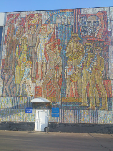 Мозаика на здании УМПО