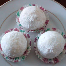 Favourite Mexican Wedding Cakes - Pecan Cookie Balls!