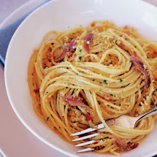 Spaghetti with Anchovies and Bread Crumbs (Spaghetti con Acciughe e Mollica)