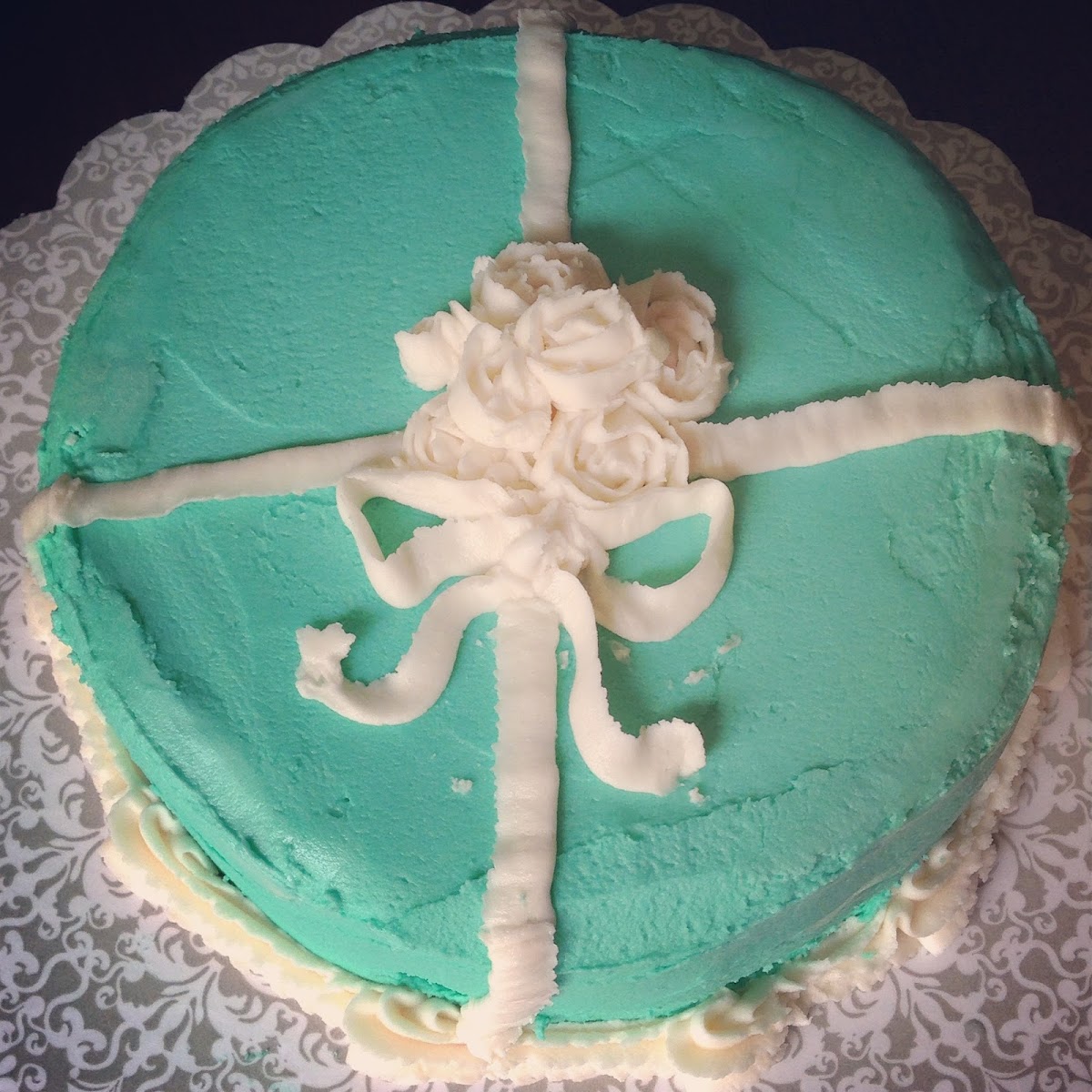 Tiffany's themed cake