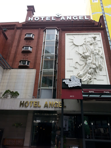 Hotel Angel Front