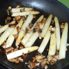 White Asparagus With Chanterelles