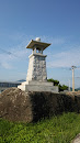 港の石灯籠