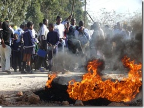 SchoolburningMatafinNelspruitSept232008