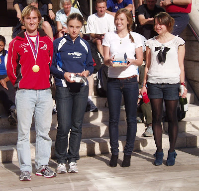 GG with women's podium