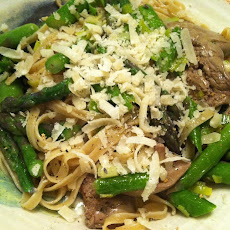 Spaghetti with Chicken Livers and Asparagus
