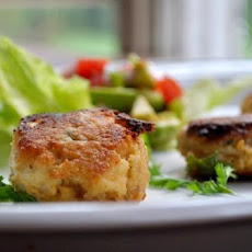 Mini Crab Cakes With Avocado Salsa
