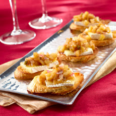 Brie & Spicy Apple Chutney On Baguette Toasts