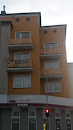 Orangene Mosaik-Balkone