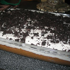 Oreo Cookies and Cream Cake With White Frosting