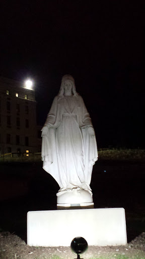 Saint Elizabeth Statue