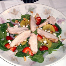 Strawberry and Kiwi Spinach Salad With Grilled Chicken Breast