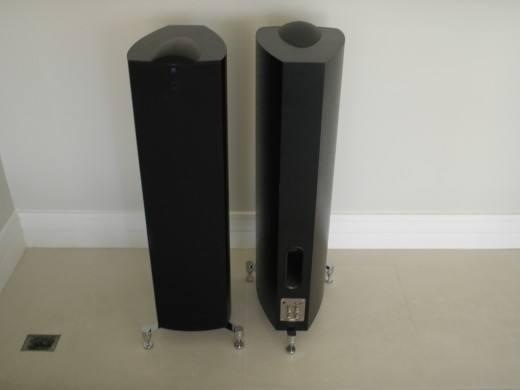 [Pedestais_Kef082.jpg]
