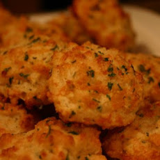Garlic Cheddar Biscuits
