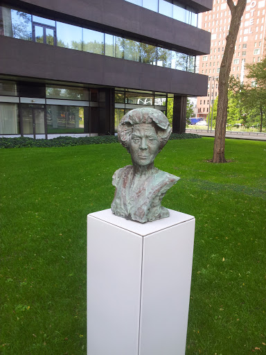 Bust of Princess Beatrix