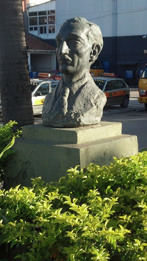 Busto Juan R. Lestani