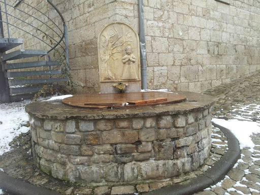 Brunnen am Schloss
