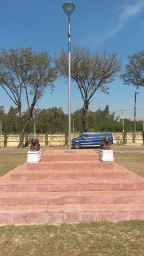 Monumento Ejército De La Caballería 