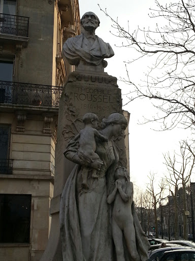 Statue De Théophile Roussel