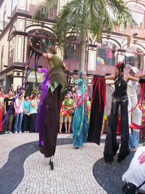 Stilt walking in Macau Fringe Festival 2005