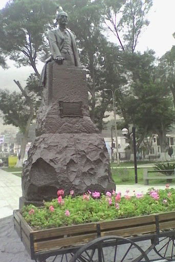 Monumento A Emilio Del Solar