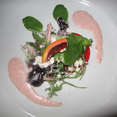 Carpaccio of blood oranges with a green salad