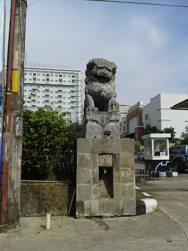 Grand Clarion Left Statue